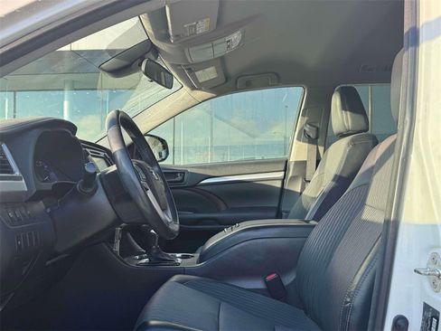 Used 2018 Toyota Highlander LE image 7