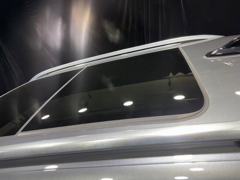 Used 2023 Volkswagen Taos SE w/ Panoramic Sunroof Package FWD image 33