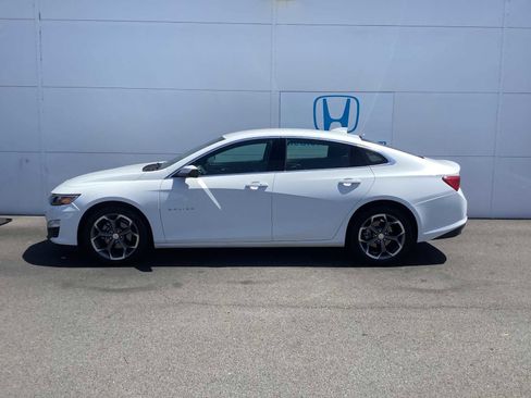 Used 2024 Chevrolet Malibu LT FWD image 2