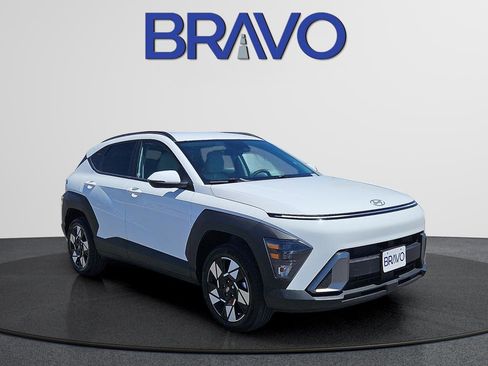 Used 2025 Hyundai Kona SEL AWD/4WD image 2