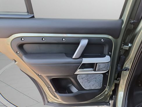 Used 2024 Land Rover Defender 130 X-Dynamic SE AWD/4WD image 19
