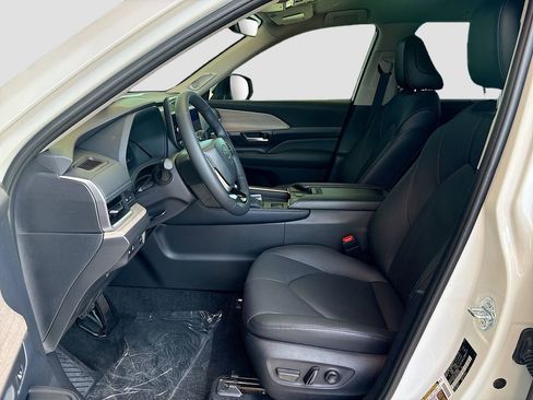 New 2026 Toyota Grand Highlander FWD image 18