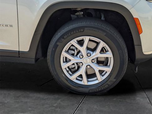 Used 2022 Jeep Grand Cherokee L Limited image 11