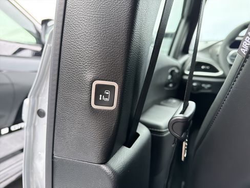 New 2026 Chrysler Pacifica Select image 25