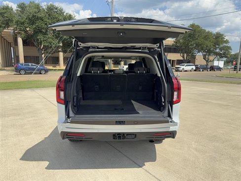Used 2025 Ford Expedition Active RWD image 6