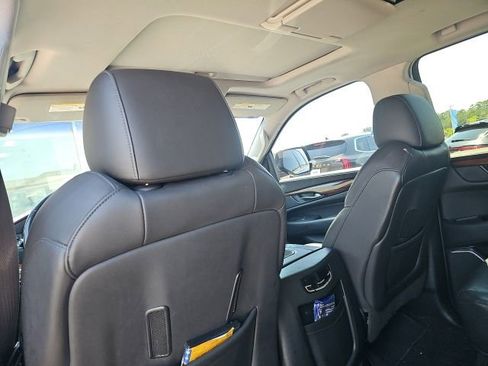 Used 2017 Cadillac Escalade ESV Premium Luxury AWD/4WD image 15