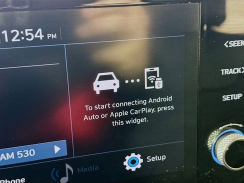 Used 2023 Hyundai Santa Fe SE image 2