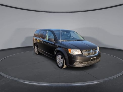 Used 2019 Dodge Grand Caravan SE w/ UConnect Hands-Free Group image 2