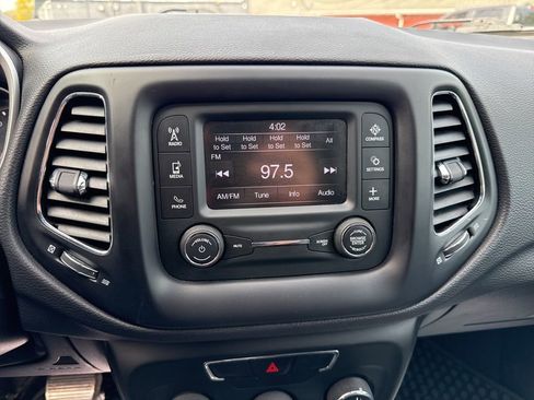 Used 2018 Jeep Compass Latitude w/ Cold Weather Group AWD/4WD image 31