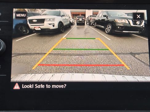 Used 2019 Volkswagen Tiguan SE w/ Panoramic Sunroof Package image 19