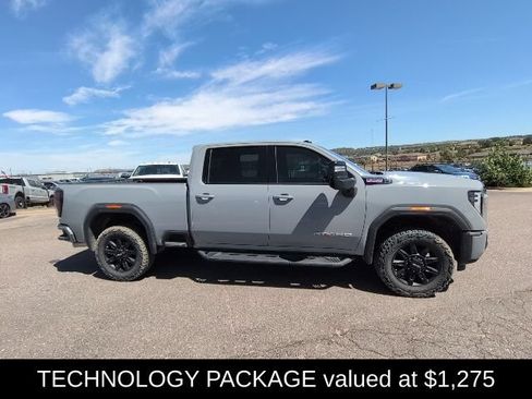 Used 2024 GMC Sierra 2500 AT4 w/ Technology Package AWD/4WD image 4