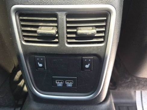 Used 2015 Chrysler 300 C Platinum w/ Harman/Kardon Audio Group AWD/4WD image 19
