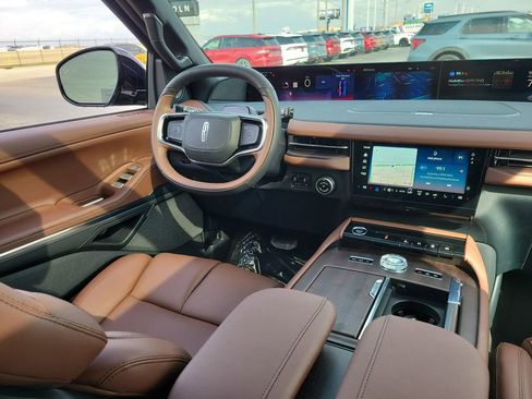 New 2026 Lincoln Navigator L Reserve AWD/4WD image 13