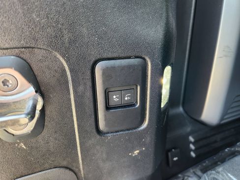 Used 2025 Land Rover Defender 110 AWD/4WD image 15