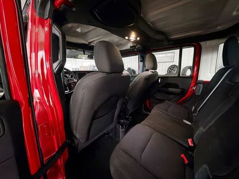 Used 2021 Jeep Wrangler Unlimited Sahara image 9