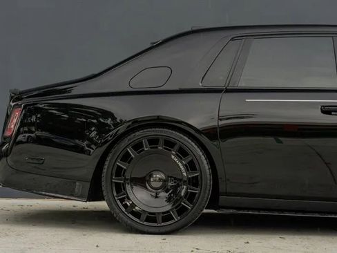 Used 2024 Rolls-Royce Phantom Sedan image 33