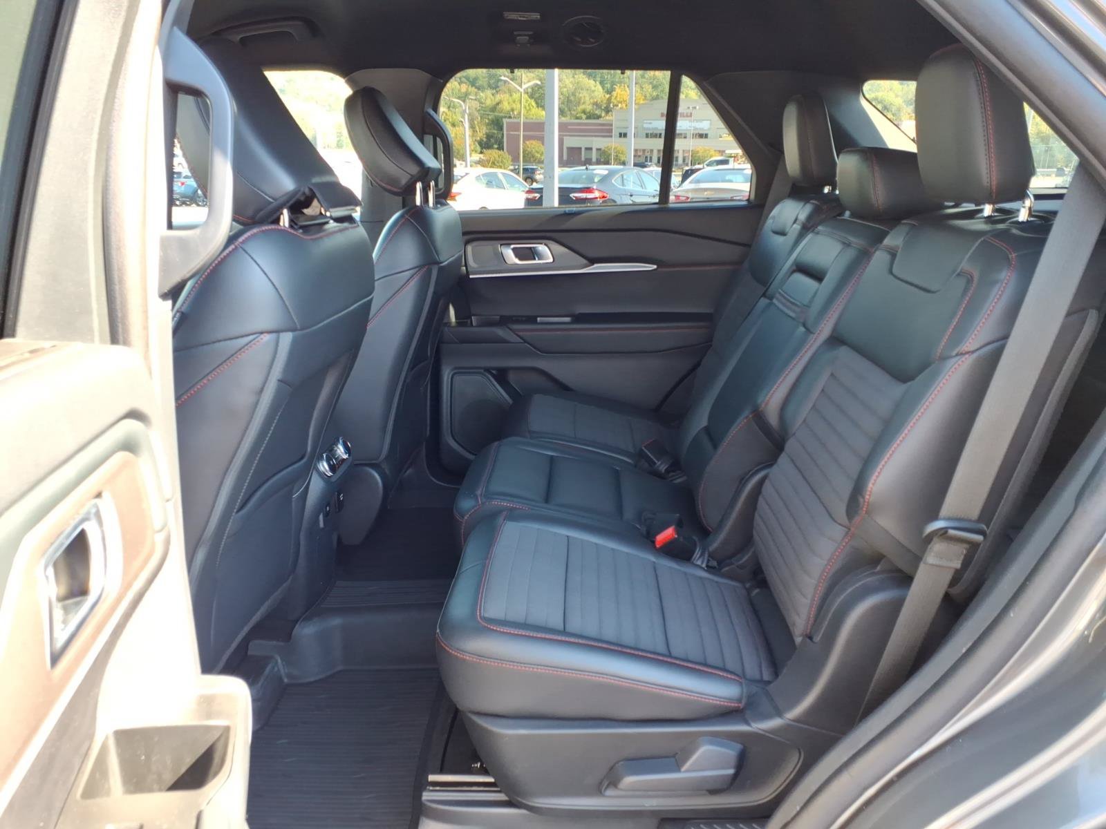 Certified 2025 Ford Explorer ST-Line w/ Premium Package AWD/4WD image 13