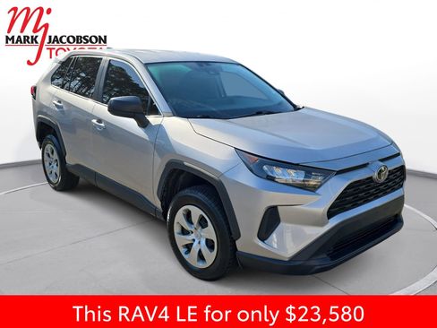 Used 2022 Toyota RAV4 LE image 5