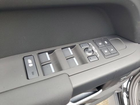 Used 2026 Land Rover Defender 130 S AWD/4WD image 8