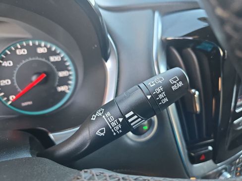 Used 2023 Chevrolet Traverse LT image 25