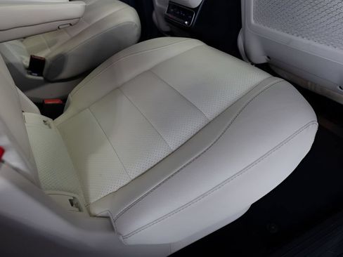 Used 2023 Mercedes-Benz GLS 450 4MATIC w/ AMG Line Exterior image 71