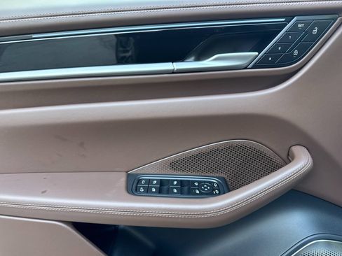 Certified 2025 Porsche Macan 4S Electric AWD/4WD image 12