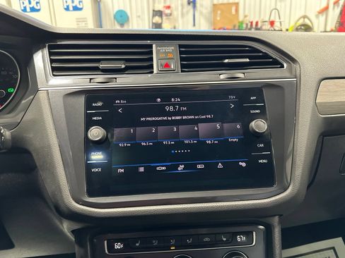 Used 2021 Volkswagen Tiguan SE w/ Panoramic Sunroof Package AWD/4WD image 53