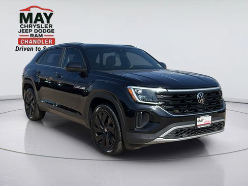 Used 2024 Volkswagen Atlas Cross Sport SE w/ Panoramic Sunroof Package FWD image 1