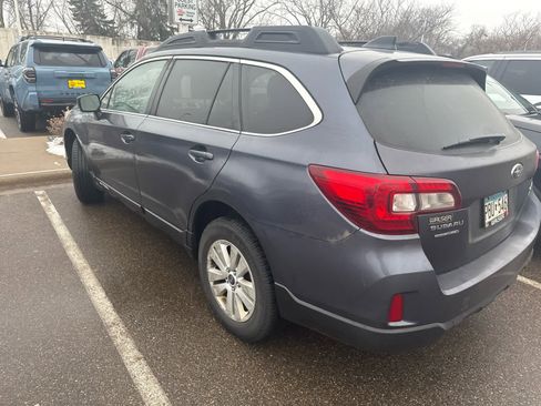 Used 2017 Subaru Outback 2.5i Premium image 4