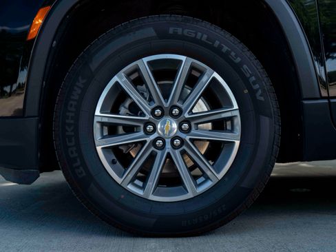 Used 2023 Chevrolet Traverse LT FWD image 14
