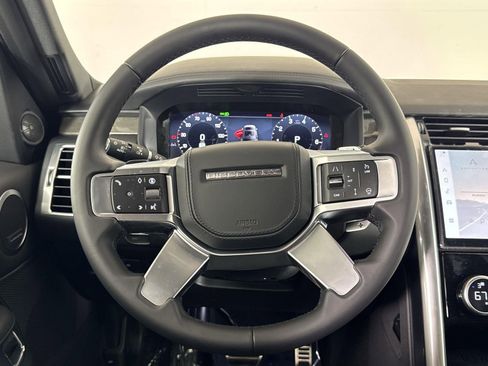 Certified 2025 Land Rover Discovery Metropolitan Edition image 12