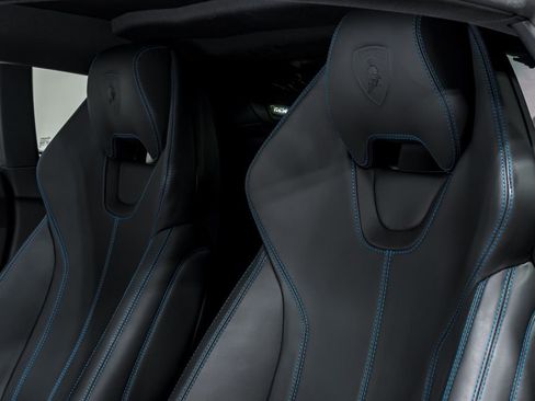 Used 2022 Lamborghini Huracan EVO RWD image 19