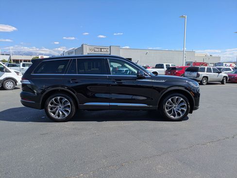 Used 2025 Lincoln Aviator Reserve w/ Illumination Package AWD/4WD image 2