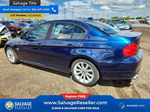 Used 2011 BMW 328i xDrive Sedan AWD/4WD image 3