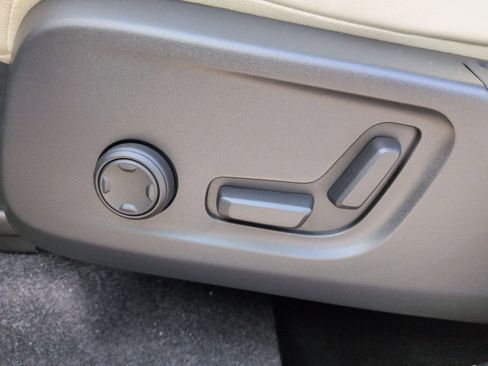 New 2026 Volvo XC40 B5 Ultra w/ Protection Package Premier image 14