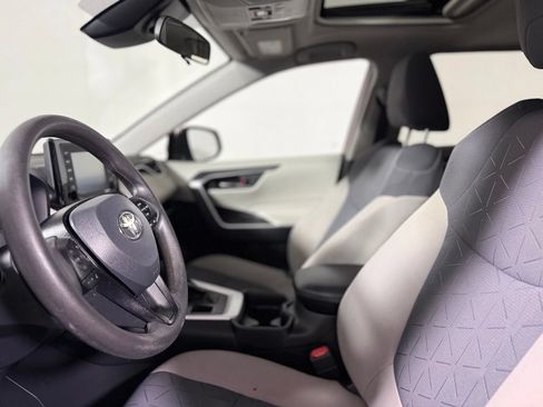 Used 2020 Toyota RAV4 XLE w/ Convenience Package AWD/4WD image 19