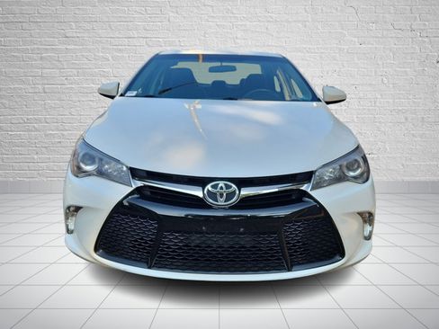 Used 2017 Toyota Camry SE FWD image 2