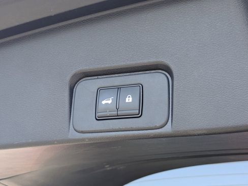 Used 2025 Nissan Rogue SV image 13