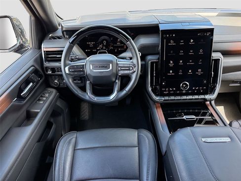 Used 2025 GMC Yukon XL Denali w/ Advanced Technology Package AWD/4WD image 27