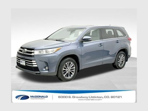 Used 2017 Toyota Highlander XLE image 1