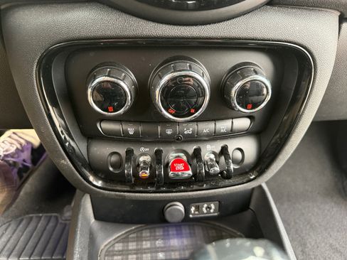 Used 2017 MINI Cooper Clubman w/ Premium Package image 29