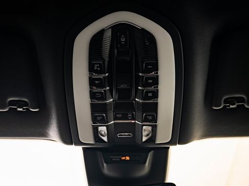 New 2026 Porsche Macan Turbo image 41