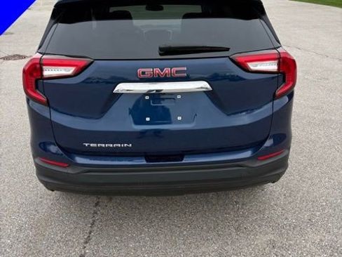 Used 2023 GMC Terrain SLE w/ Driver Convenience Package FWD image 5
