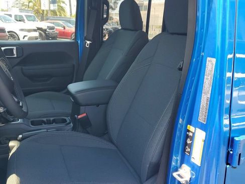 Used 2025 Jeep Wrangler Unlimited Sport AWD/4WD image 17
