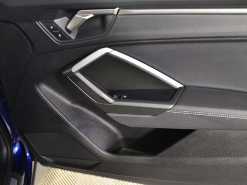 Certified 2025 Audi Q3 2.0T Premium w/ Convenience Package image 9