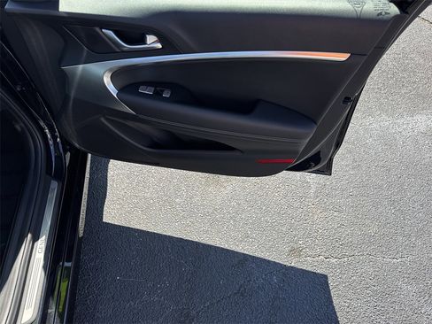 Used 2025 Genesis G70 2.5T image 14