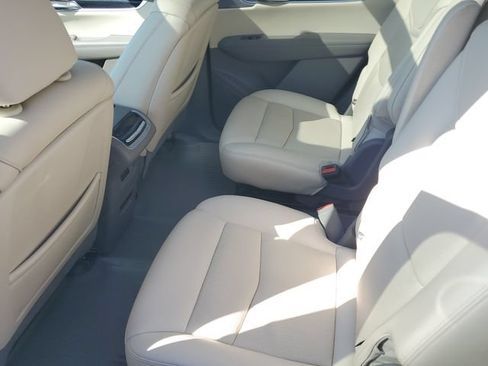 Certified 2024 Cadillac XT6 Premium Luxury w/ LPO, Floor Liner Package AWD/4WD image 33