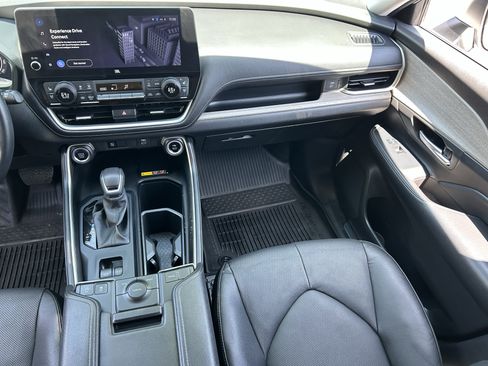 Used 2024 Toyota Grand Highlander FWD image 14