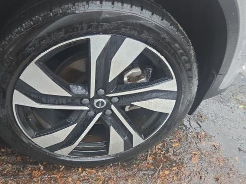 Used 2023 Volvo XC40 B5 Plus w/ Protection Package Premier image 7