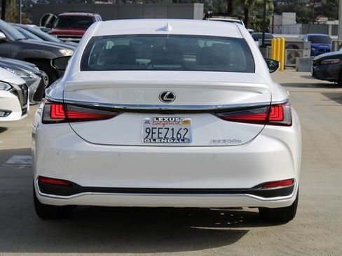 Certified 2024 Lexus ES 300h w/ Premium Package image 20